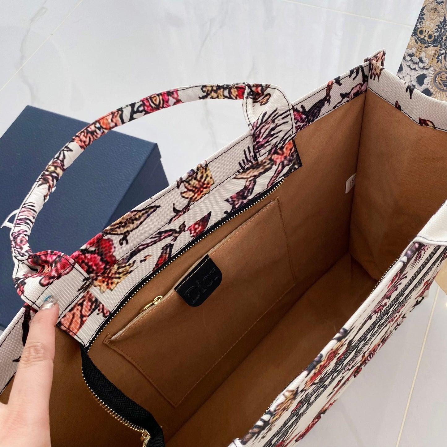 Chic & Raffiné : Sac à main en cuir de luxe léger