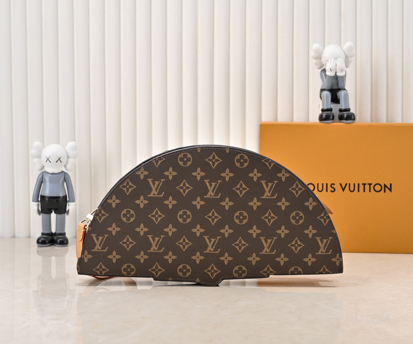 Elegant Fan-Shaped Leather Crossbody Bag