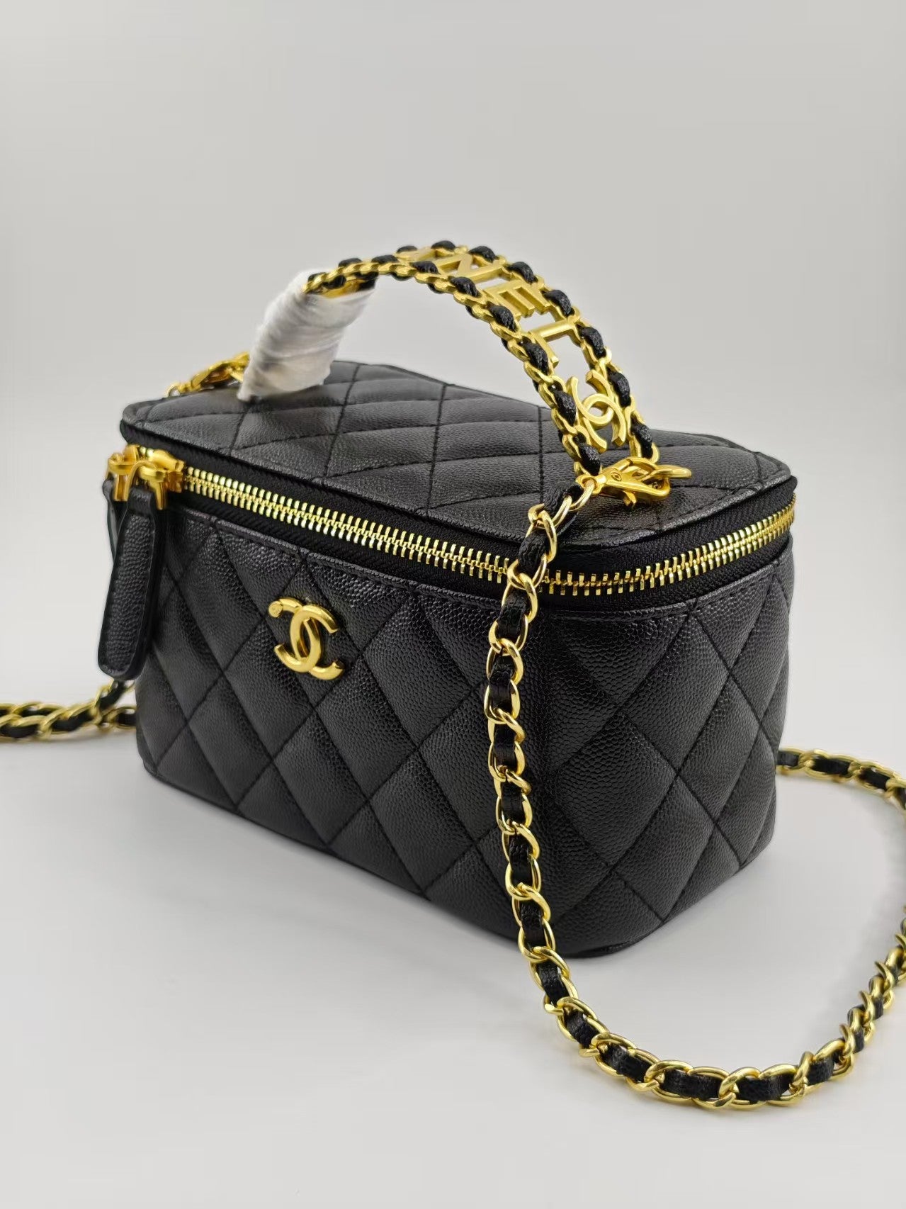 Classic Black Quilted Leather Vanity Bag with Gold Chain – Elegant Designer Crossbody