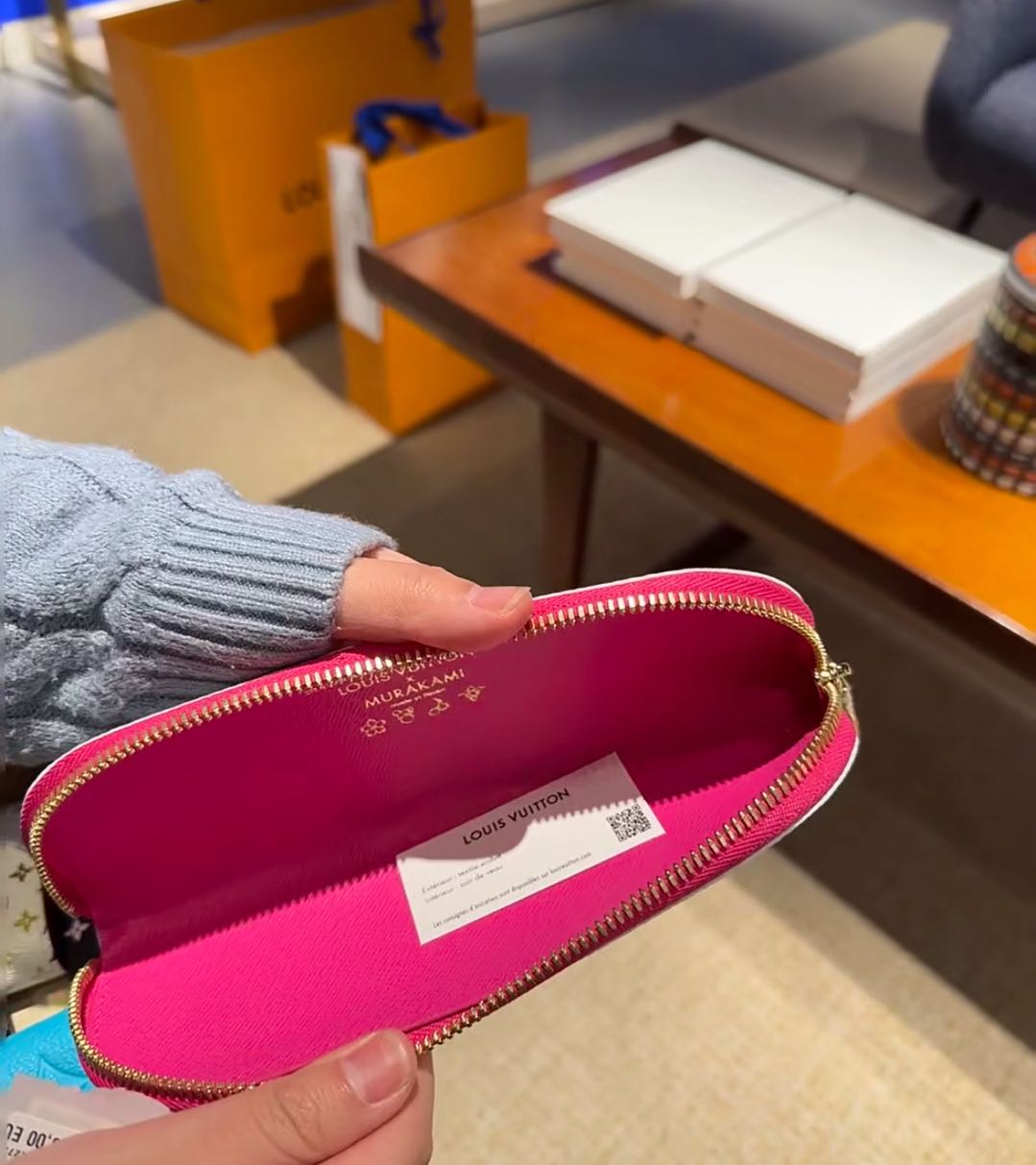 Πορτοφόλι με Θήκη για Κάρτες L--Inspired: Κομψό & Λειτουργικός!