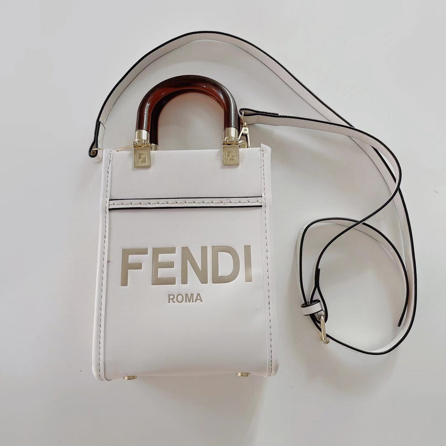 Klasszikus hordtáska Crossbody pánttal