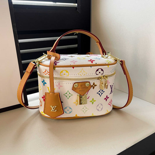 Vintage-Inspired Box kézitáska – Elegant Monogram Tote Box