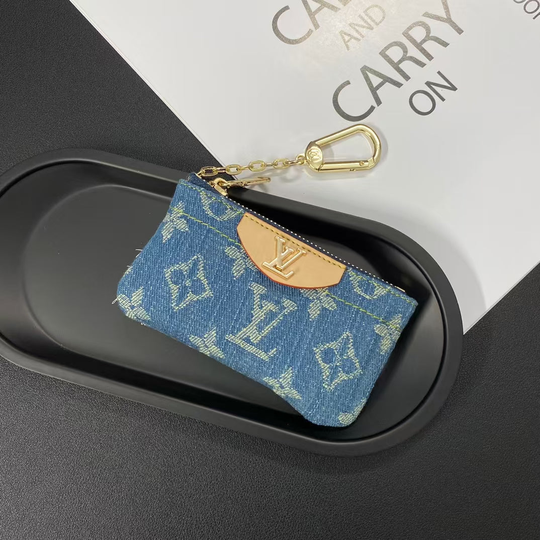 ラグジュアリーなモノグラムコインポーチ – スタイリッシュ & コンパクトなキーチェーンウォレット