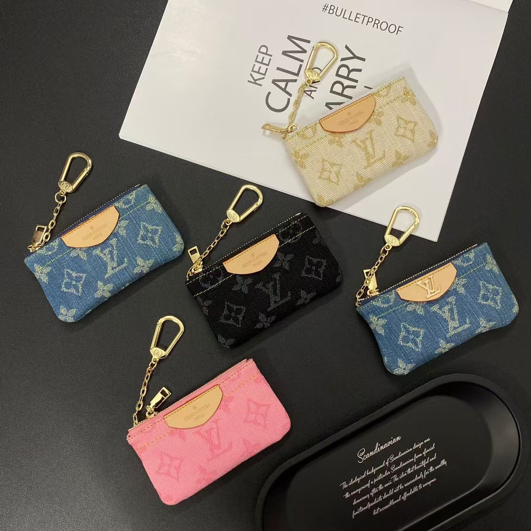 ラグジュアリーなモノグラムコインポーチ – スタイリッシュ & コンパクトなキーチェーンウォレット