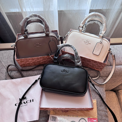 エレガントなレザーハンドバッグ：軽い贅沢のタッチ