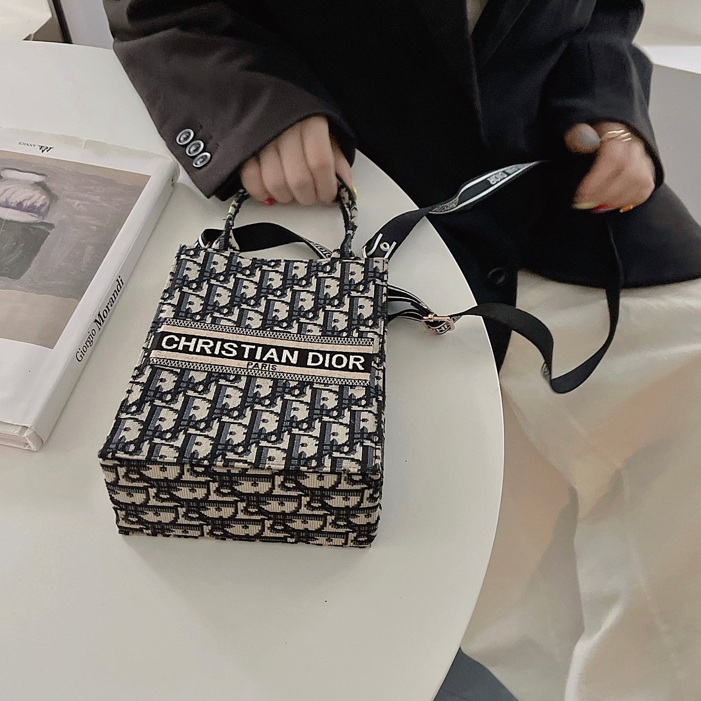 Bolso tote clásico con correa cruzada