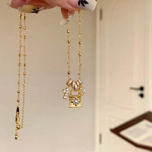 Croce elegante & Collana con ciondolo a forma di lucchetto – Delicata catena in oro con ciondoli di cristallo