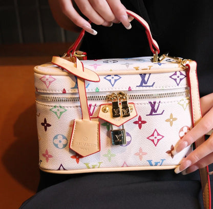 Vintage-Inspired Box -käsilaukku – Elegant Monogram Tote Box