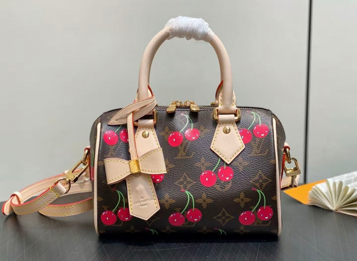 🌟 L-チェリーキーホルダー：キュート＋ラグジュアリー、オールインワン 🍒✨