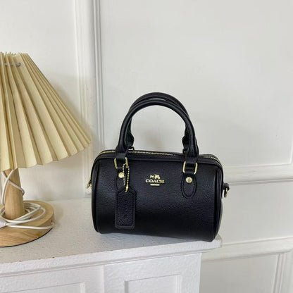 Klasszikus és stílusos kézitáska