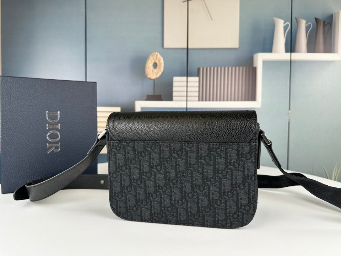 Klasszikus steppelt láncos válltáska