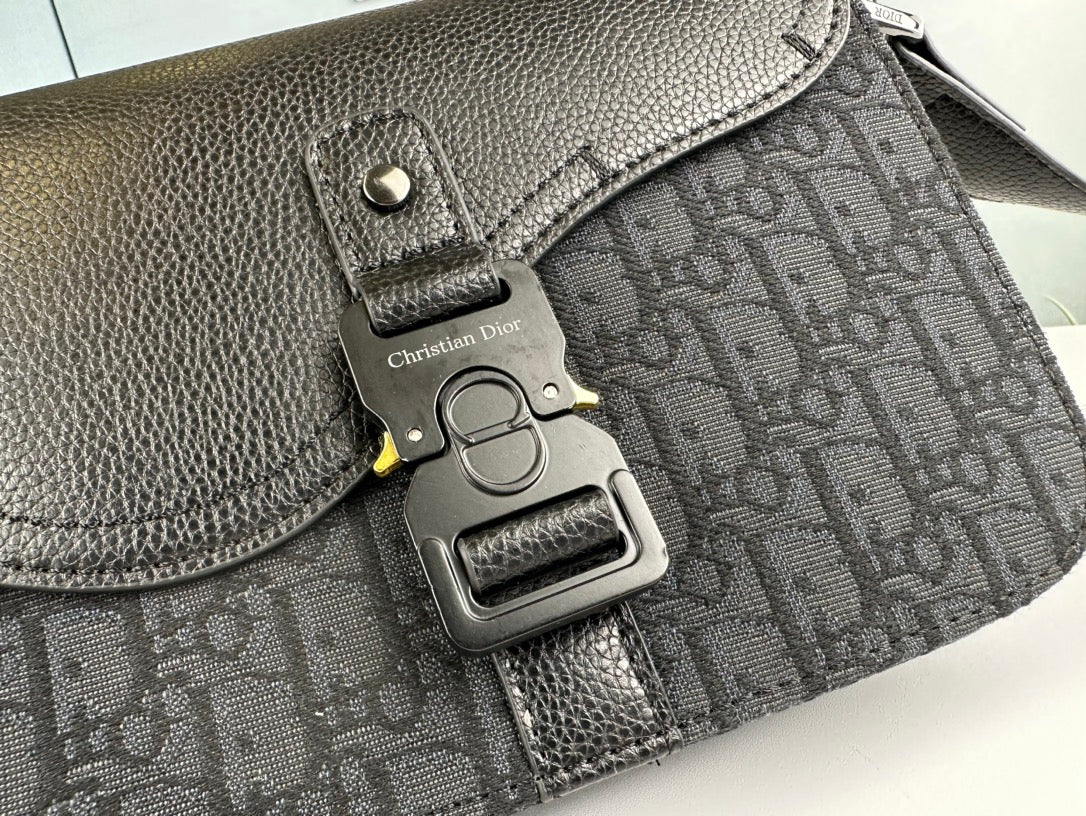 Klasszikus steppelt láncos válltáska