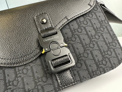 Klasszikus steppelt láncos válltáska