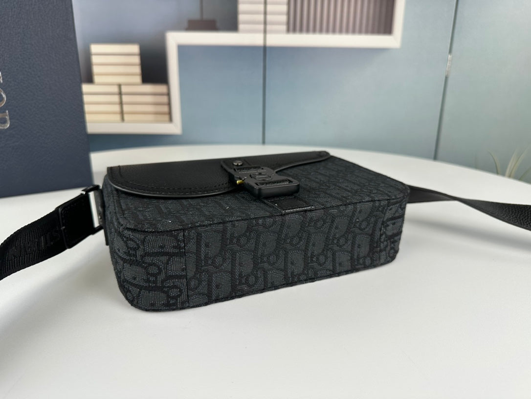 Klasszikus steppelt láncos válltáska