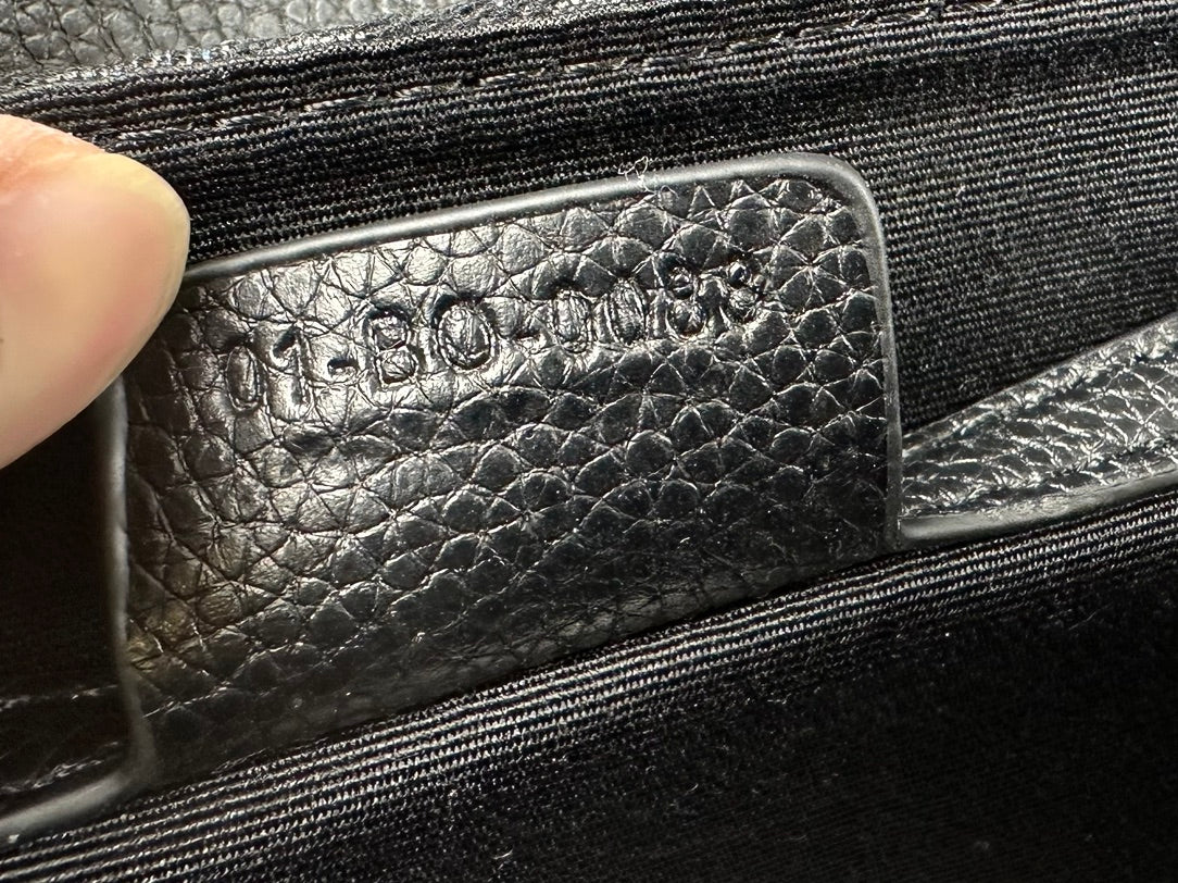 Klasszikus steppelt láncos válltáska