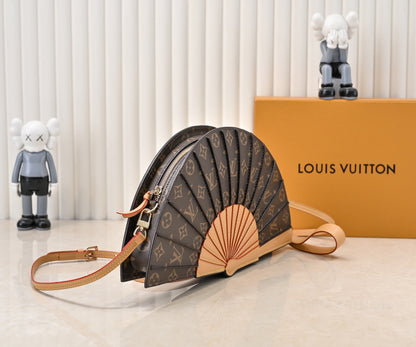 Elegant Fan-Shaped Leather Crossbody Bag