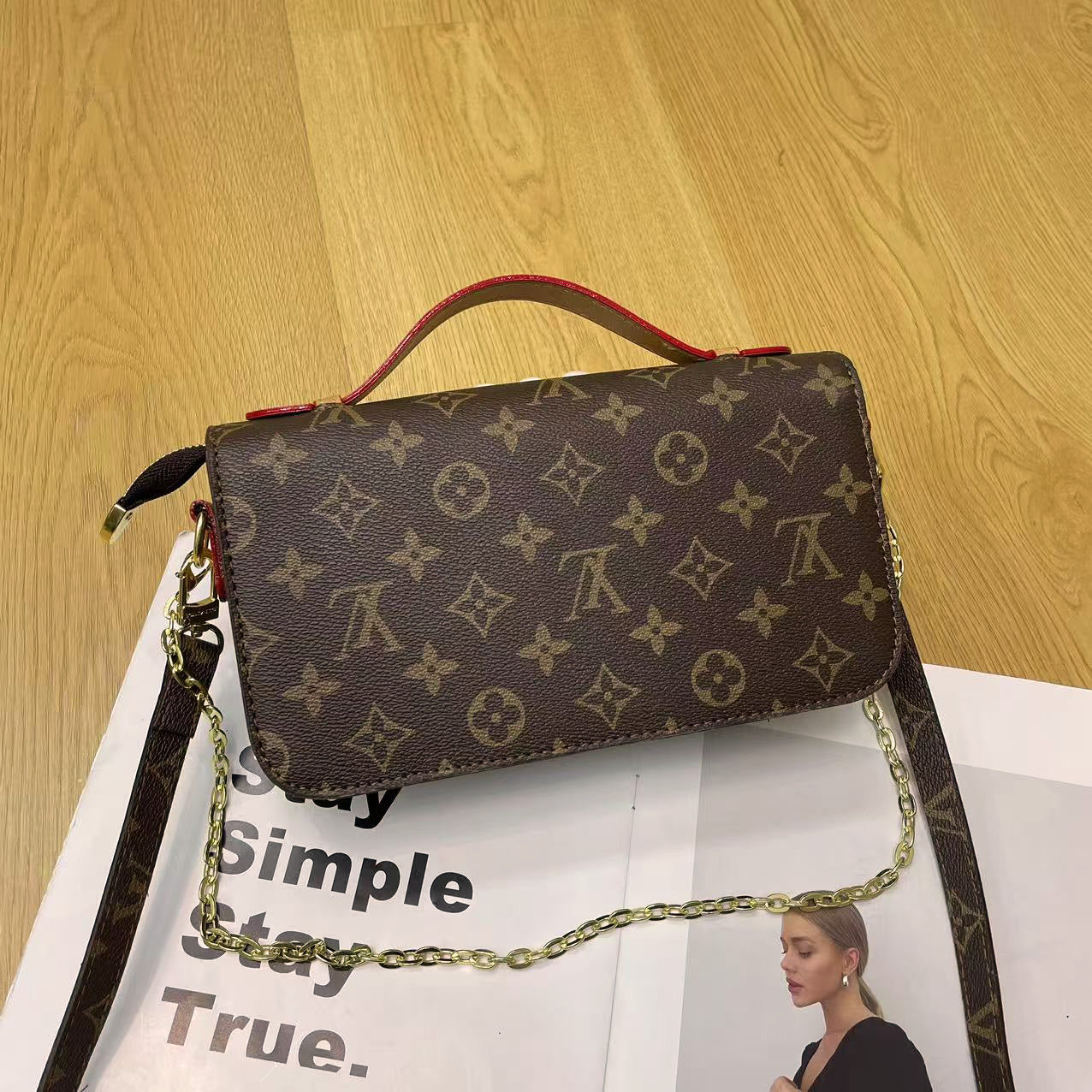 Vintage zárláncos válltáska – klasszikus monogramos kivitel