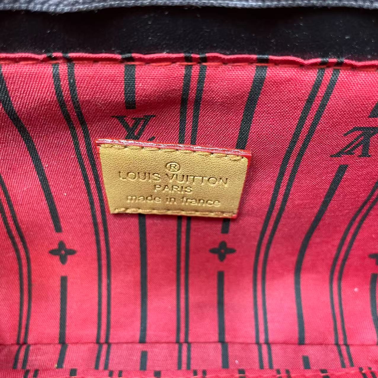 Vintage zárláncos válltáska – klasszikus monogramos kivitel