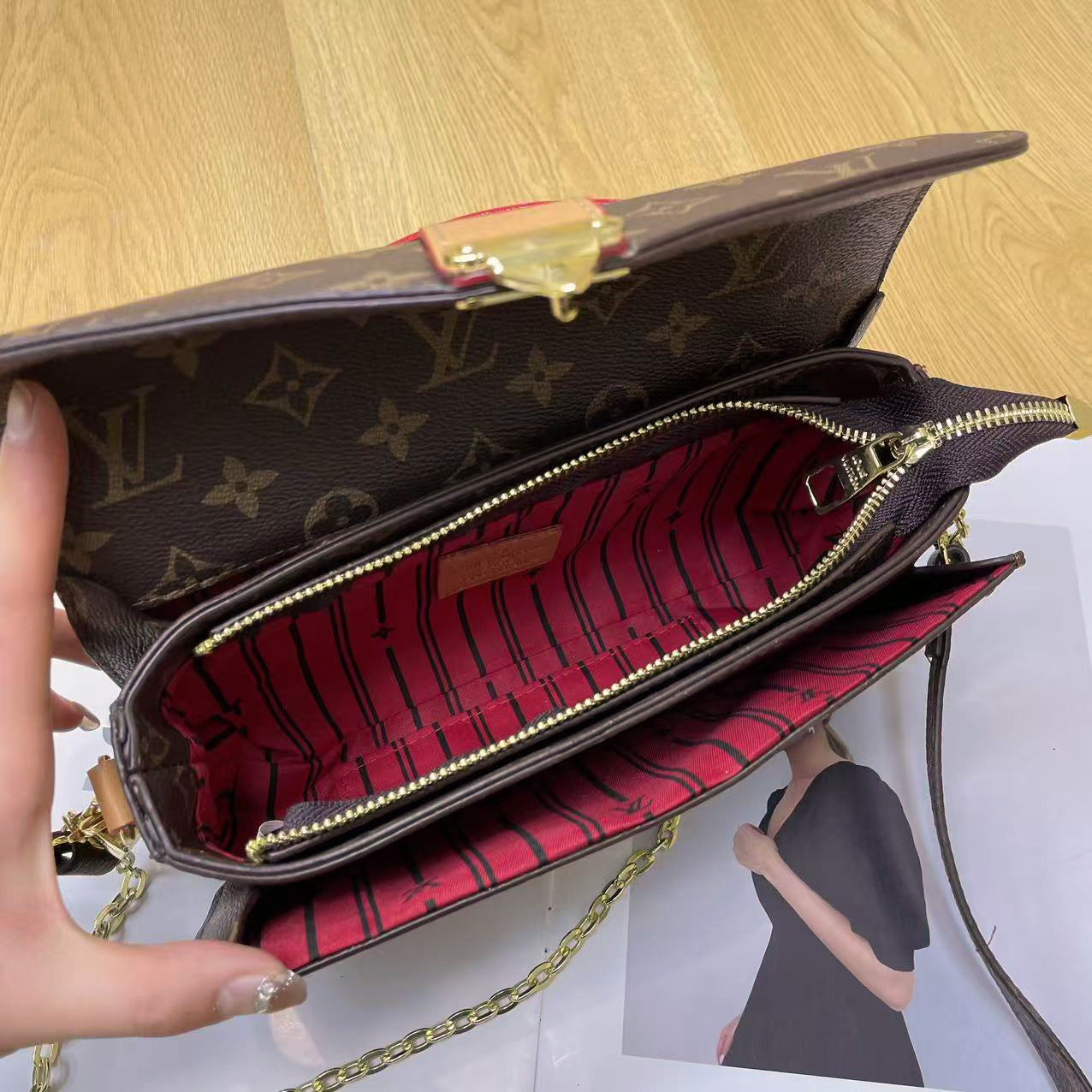 Vintage zárláncos válltáska – klasszikus monogramos kivitel