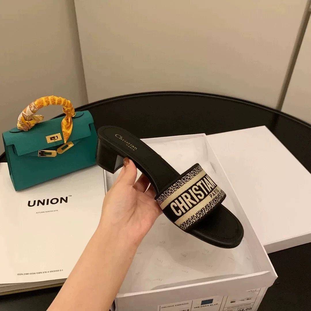 Light Luxury Embroidered Letter One-Strap Slide Slippers