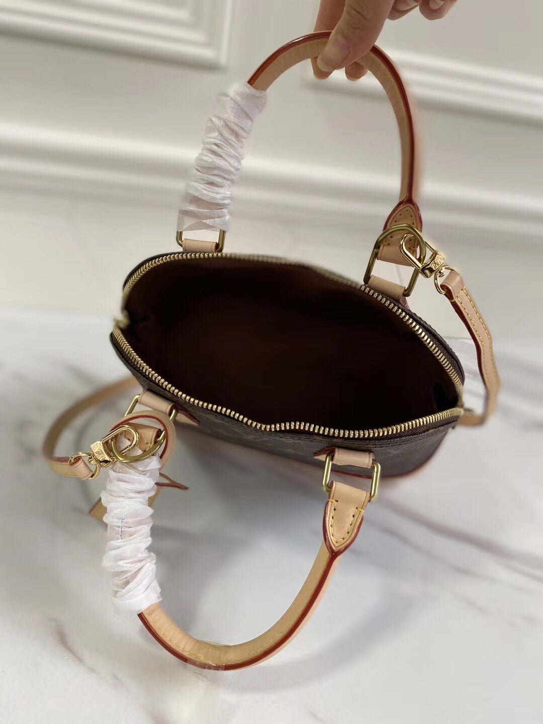 Klasszikus és stílusos Alma táska