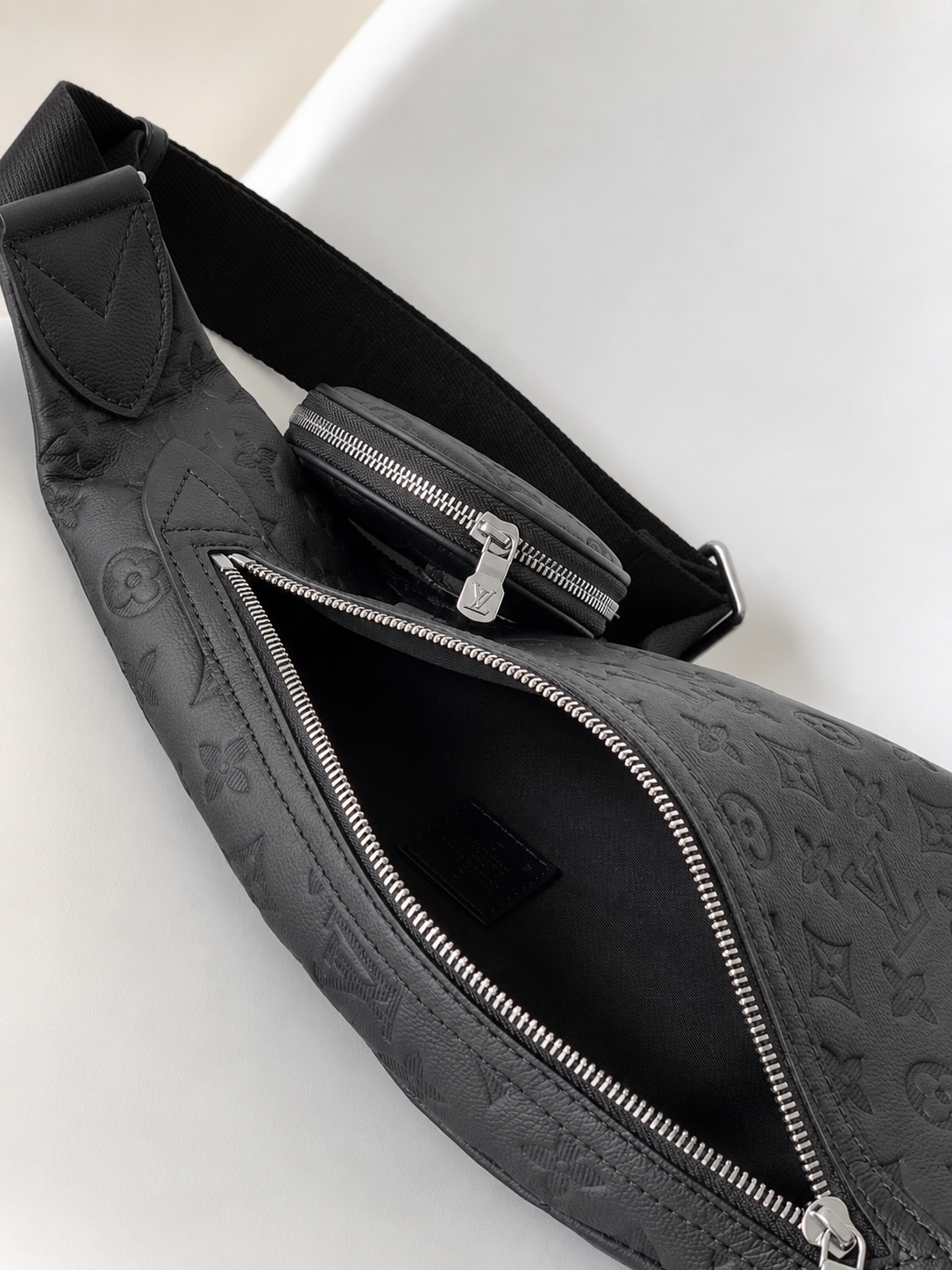 Minimalist Detachable Pouch Crossbody Chest Bag