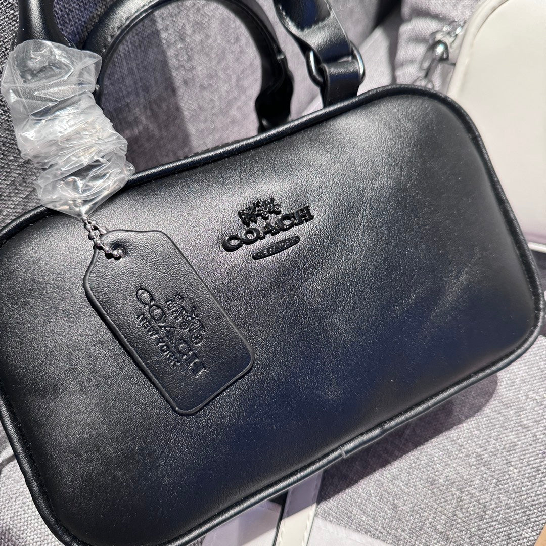 エレガントなレザーハンドバッグ：軽い贅沢のタッチ