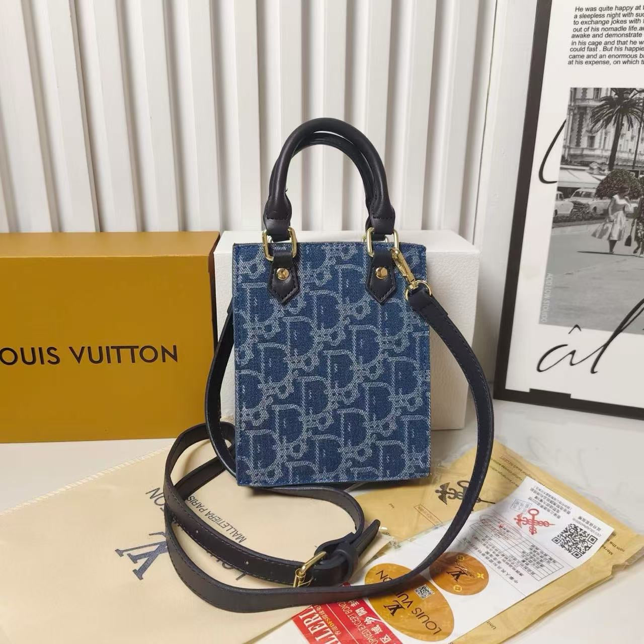 Geantă tote clasică cu curea încrucișată