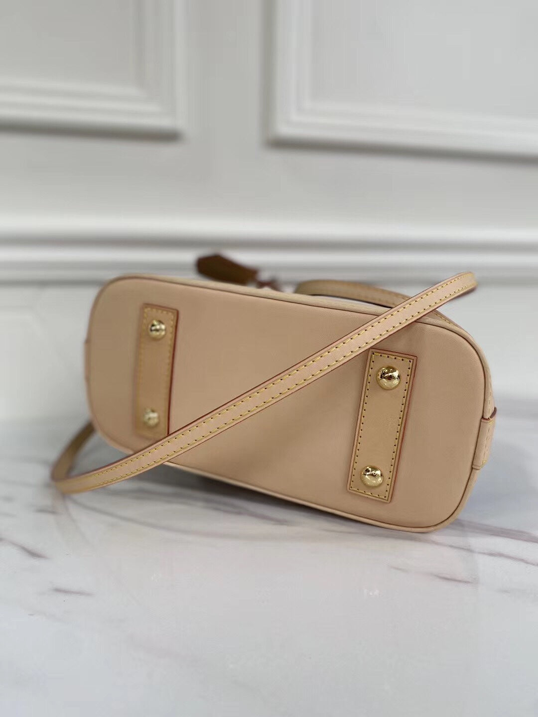 Klasszikus és stílusos Alma táska