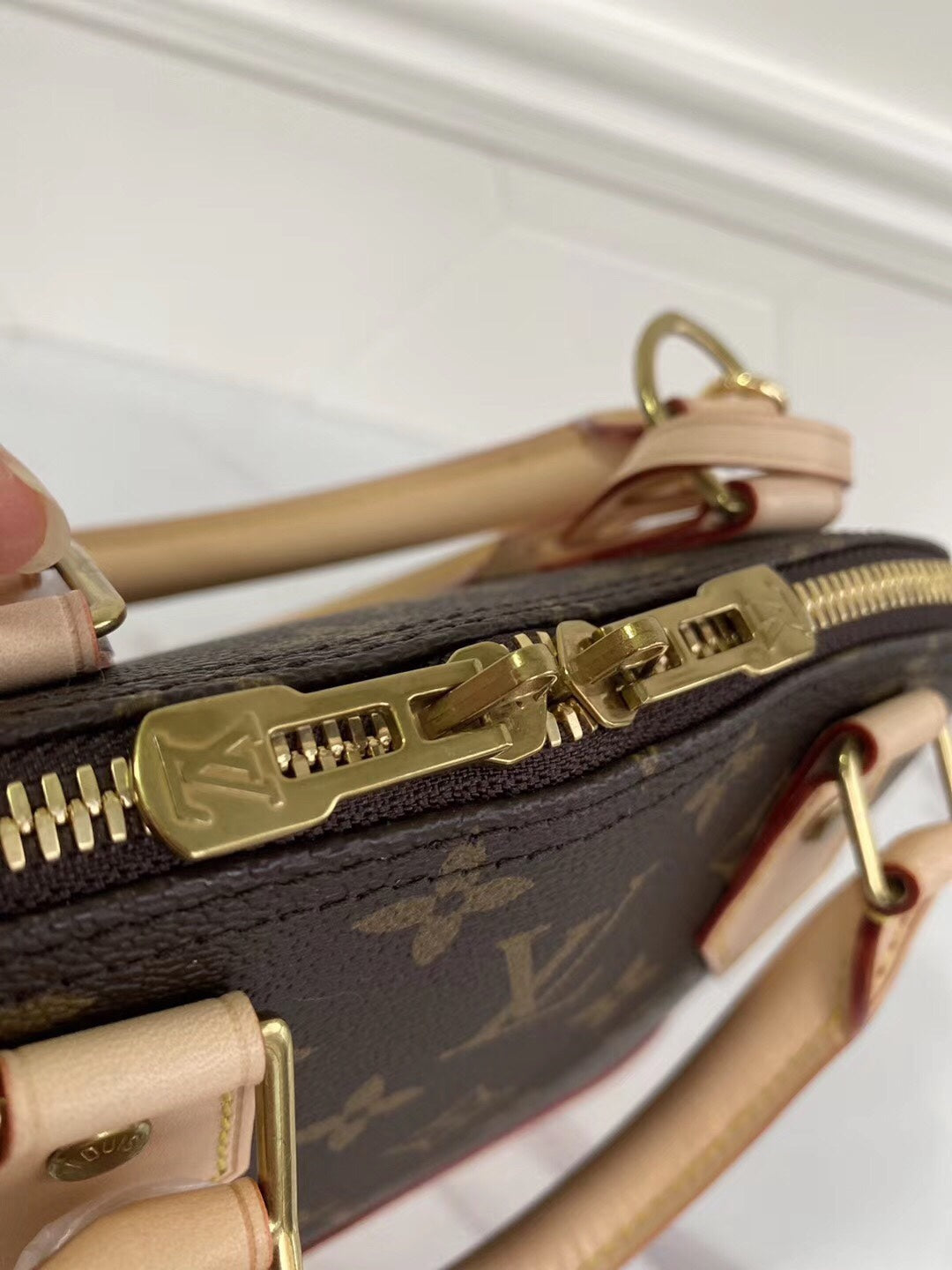 Klasszikus és stílusos Alma táska