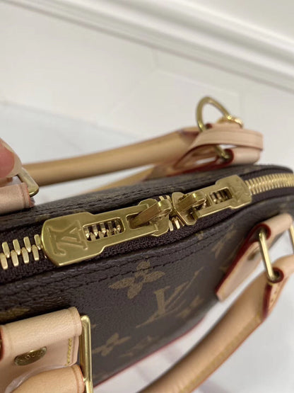 Klasszikus és stílusos Alma táska