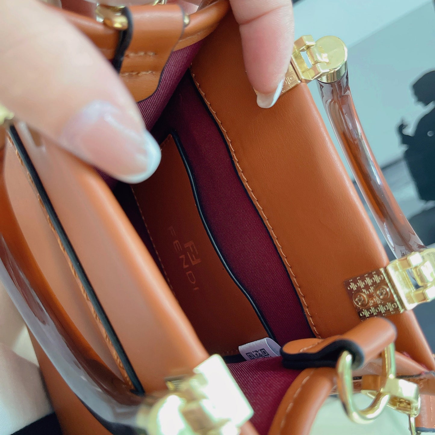 Klasszikus hordtáska Crossbody pánttal