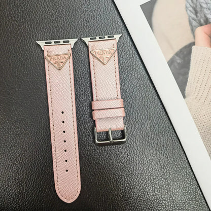 Cinturino per Apple Watch in pelle con etichetta monogramma doppio triangolo