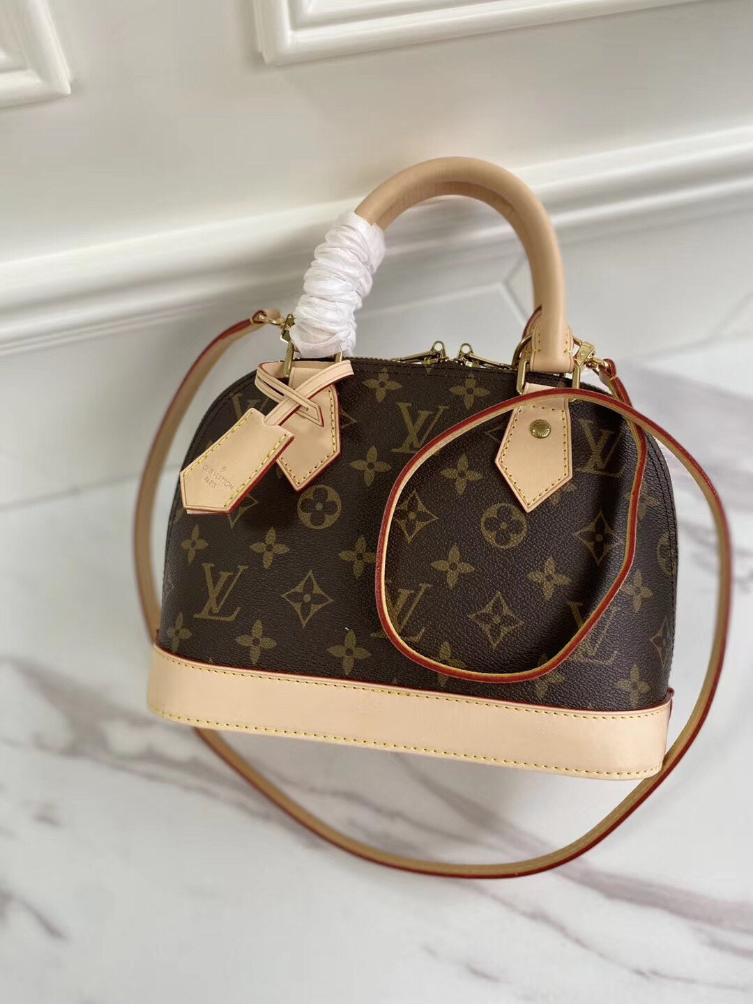 Klasszikus és stílusos Alma táska