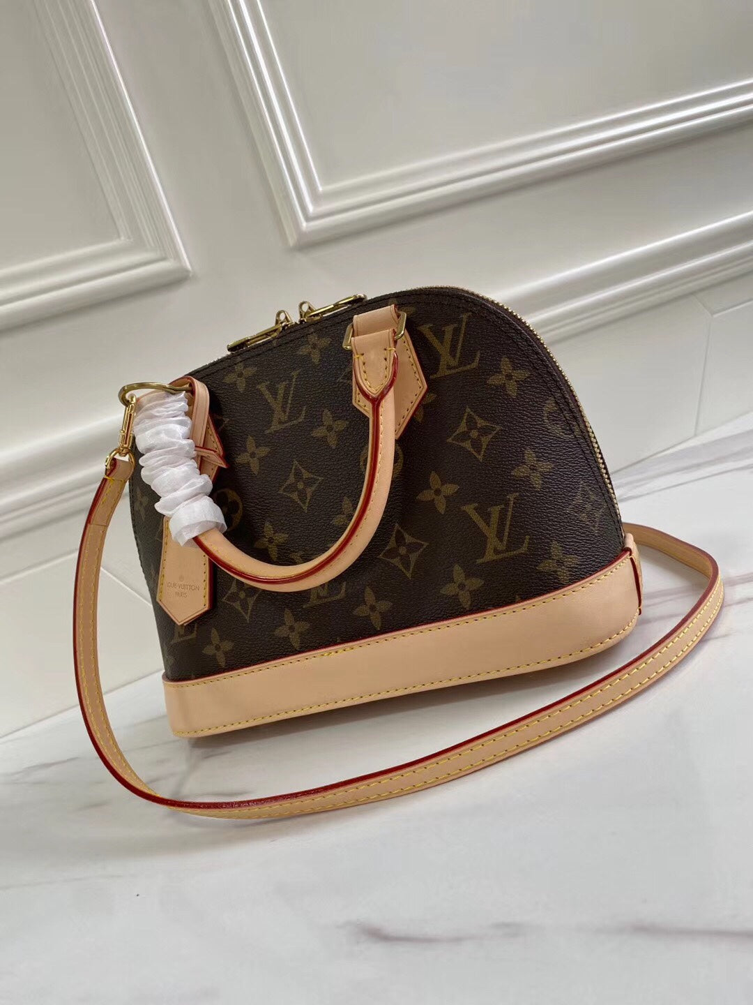 Klasszikus és stílusos Alma táska