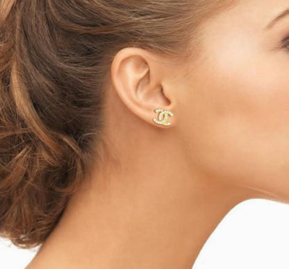 Dobbelt c logo nitter med zirconia guld tone