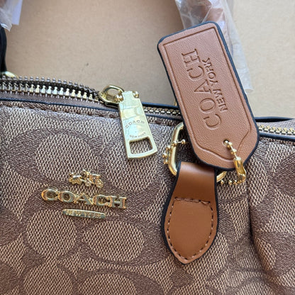 Создан до совершенства: кожаная ручная сумка с роскошным штрихом