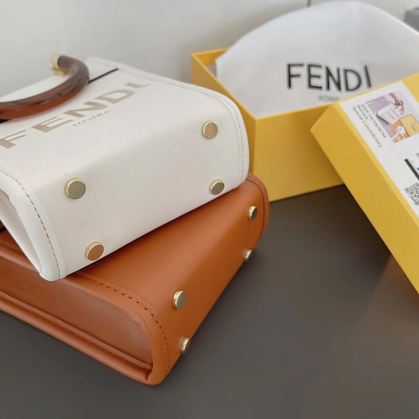 Klasszikus hordtáska Crossbody pánttal