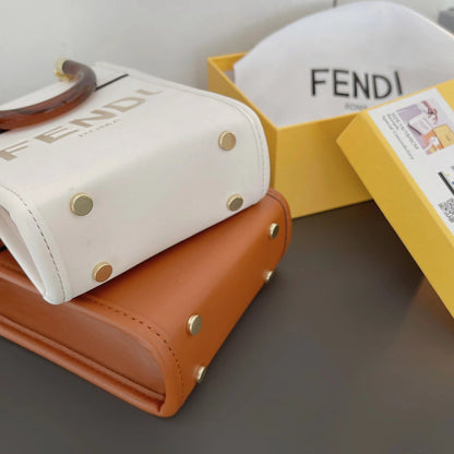 Klasszikus hordtáska Crossbody pánttal