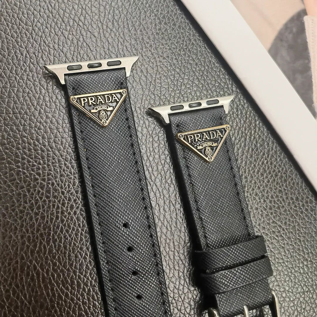 Cinturino per Apple Watch in pelle con etichetta monogramma doppio triangolo