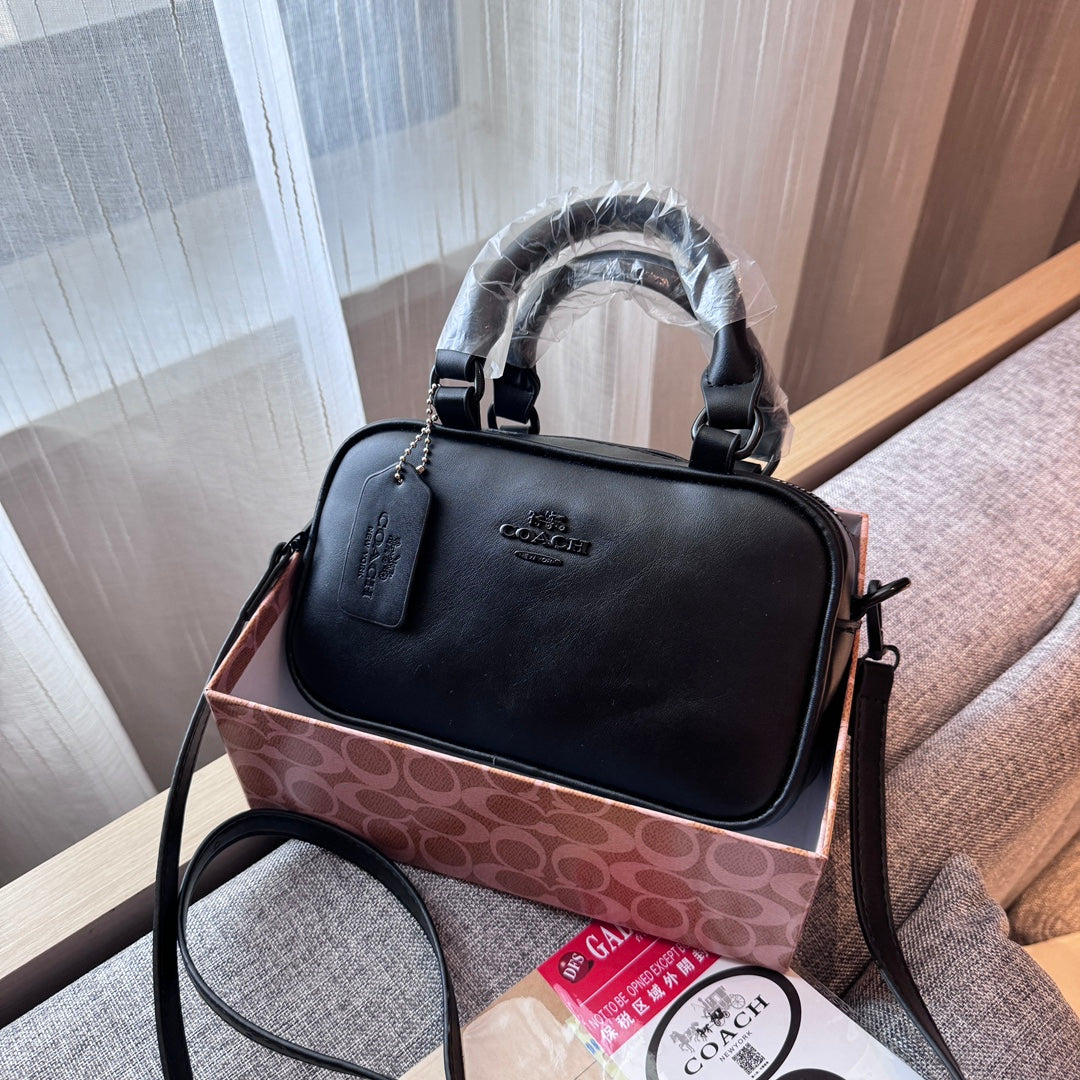 エレガントなレザーハンドバッグ：軽い贅沢のタッチ