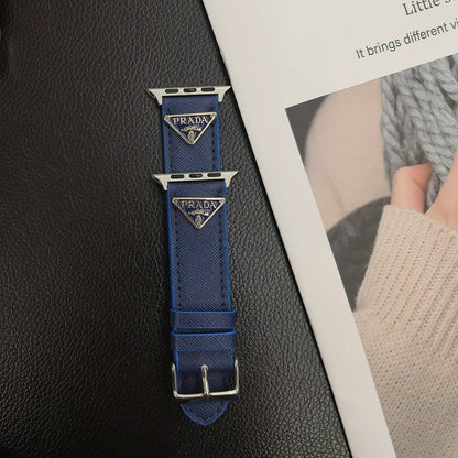 Cinturino per Apple Watch in pelle con etichetta monogramma doppio triangolo