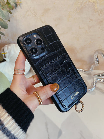 Etui Celine do iPhone'a z nadrukiem aligatora z miejscem na kartę i paskiem, czarne -EYP241415