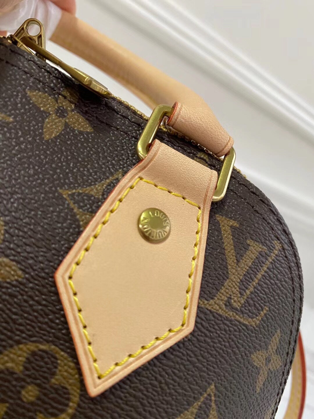 Klasszikus és stílusos Alma táska