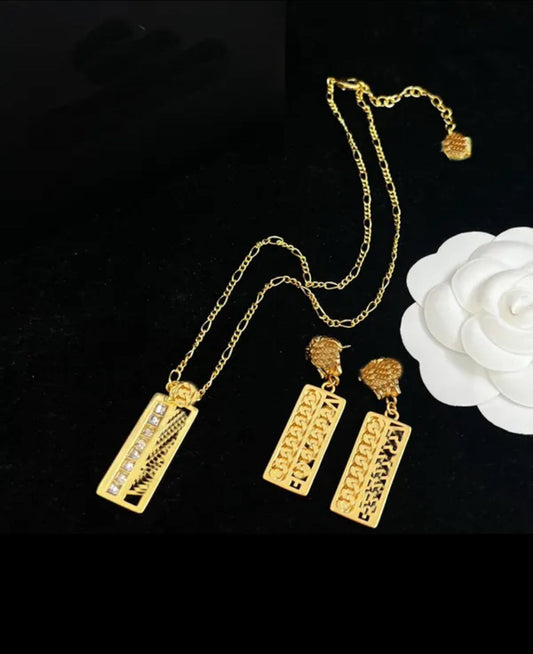 Set di collana V + orecchini di marca di lusso