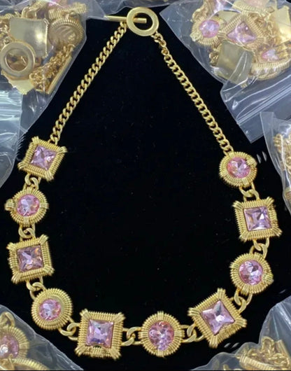 Luksusowo zaprojektowany choker w różowe diamenty