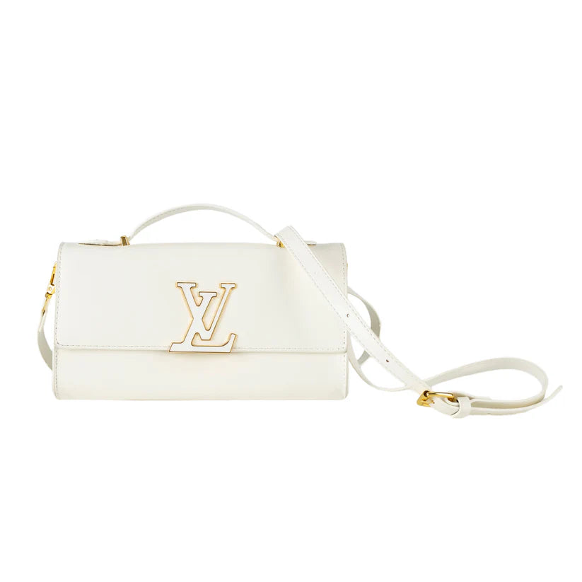 リュクスな質感のレザーハンドバッグ