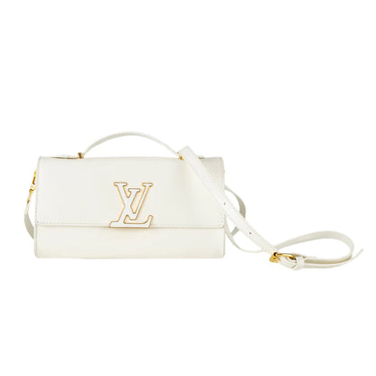 リュクスな質感のレザーハンドバッグ