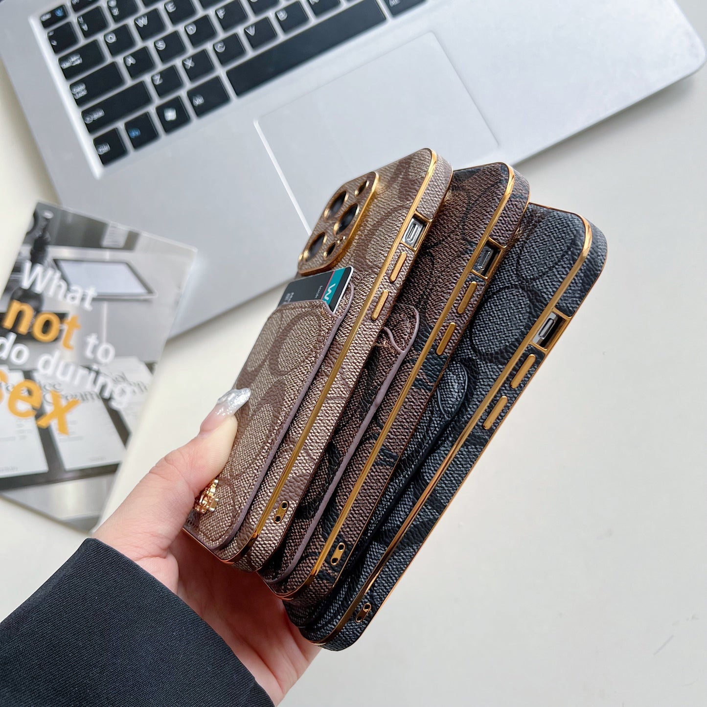 Тренер iPhone Case с держателем карты Brown -kb241651