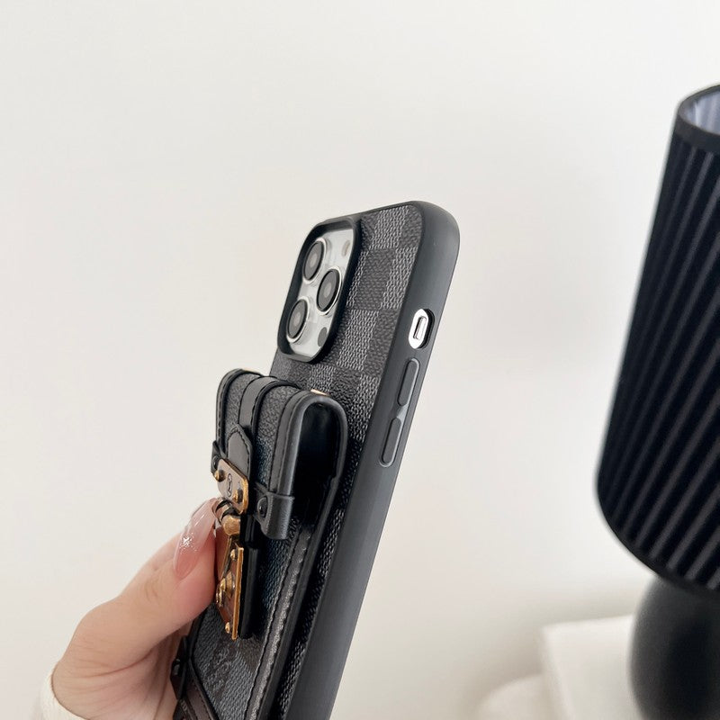 Λου Μπλακ & Λευκή θήκη iPhone με αλυσίδα χιαστί